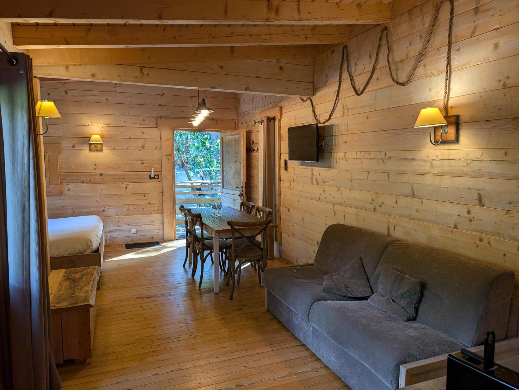 Les Cabanes Dans Les Bois Logis Hotel Villedubert Zewnętrze zdjęcie