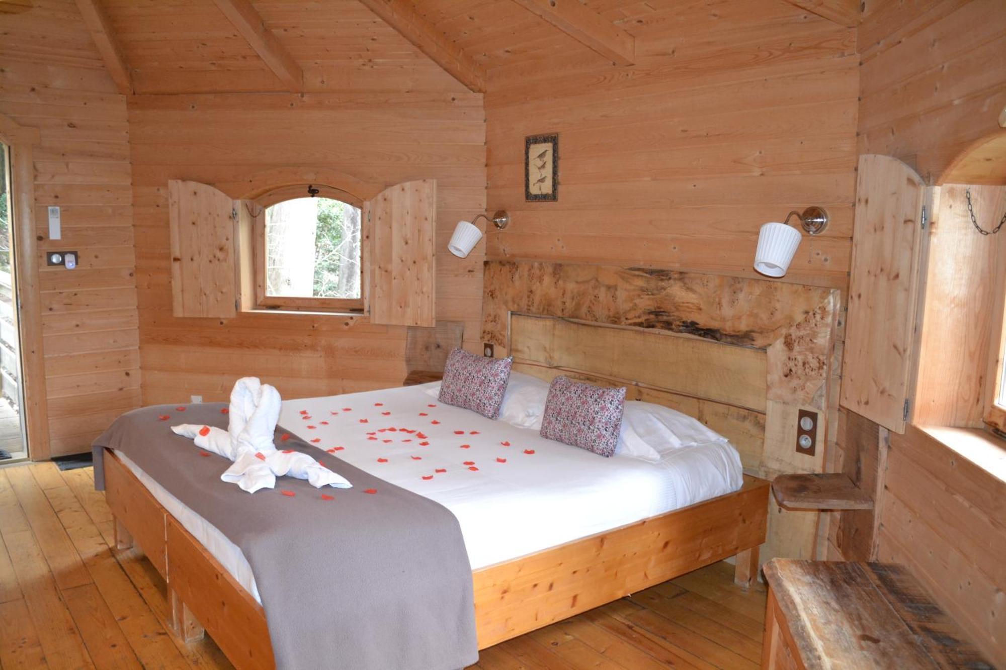 Les Cabanes Dans Les Bois Logis Hotel Villedubert Zewnętrze zdjęcie